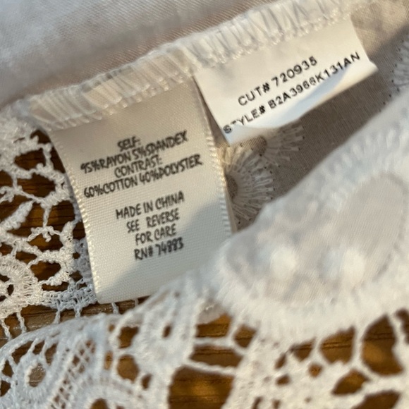 Adiva Women's Sleeveless Floral Lace Flowy Blouse - Picture 7 of 9